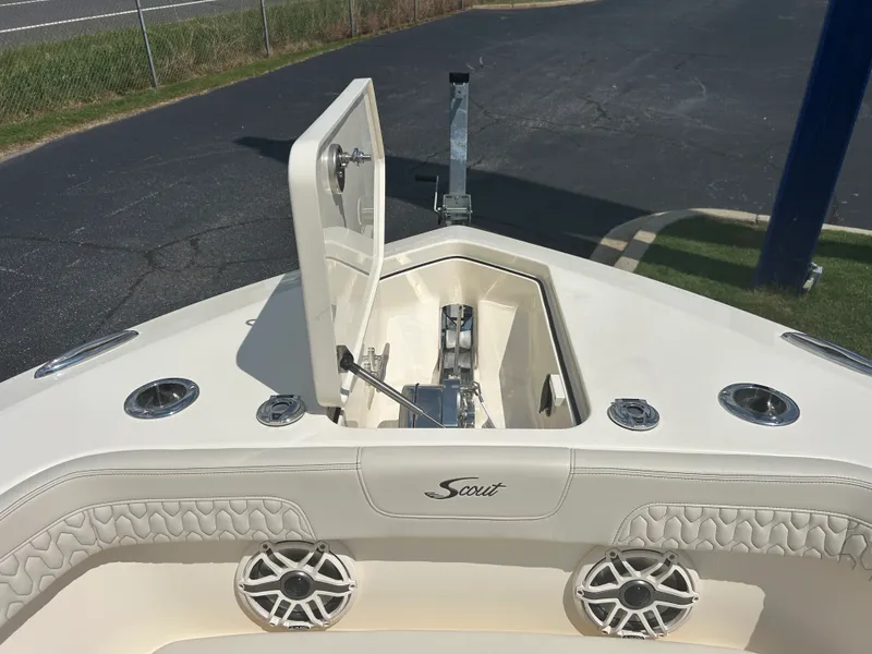 Slide: The Image of Scout 260 LXF 2027 - 32
