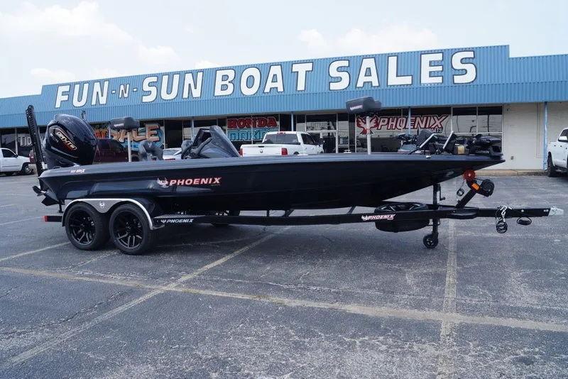 The Image of 2027 Phoenix 921 Elite X boat at Fun-N-Sun Boat Sales dealership. - 1