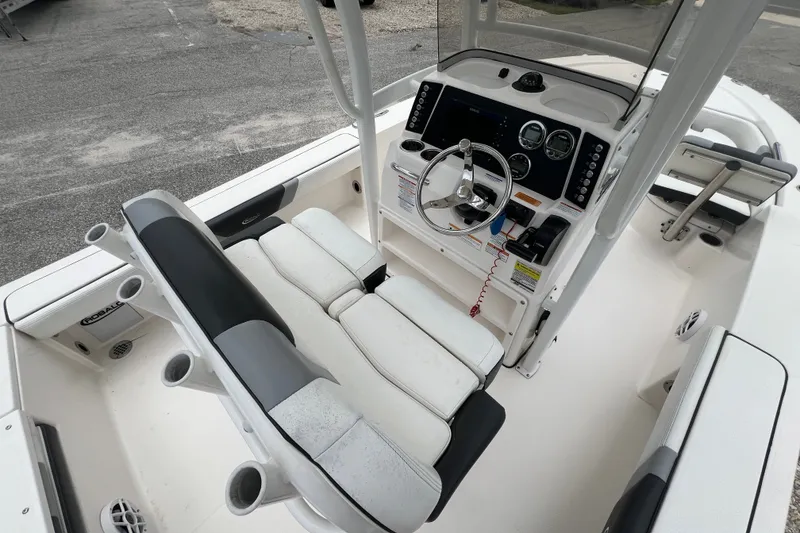 Slide: The Image of 2024 Robalo 226 Cayman boat interior with steering console and seating. - 10