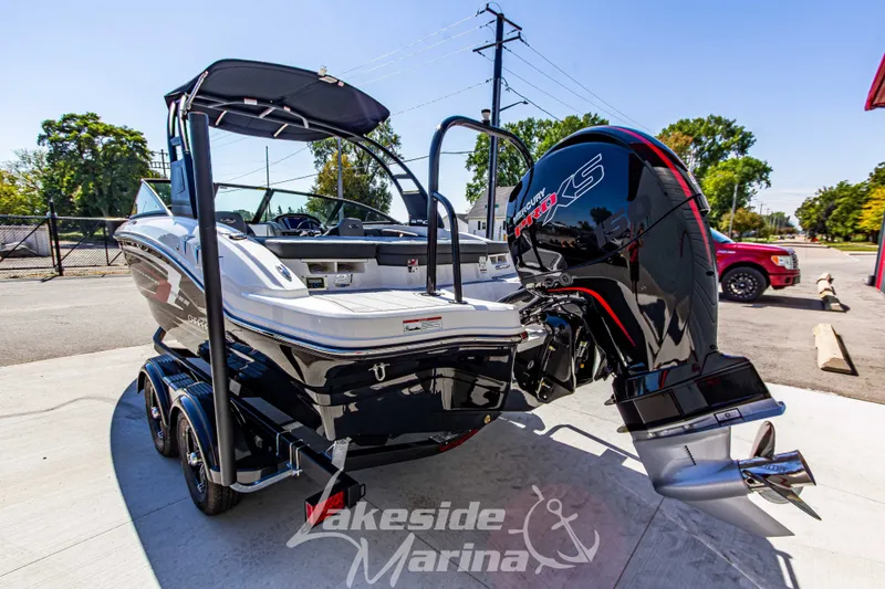 Slide: The Image of 2026 Chaparral 21 SSi OB boat with Mercury engine at Lakeside Marina. - 8