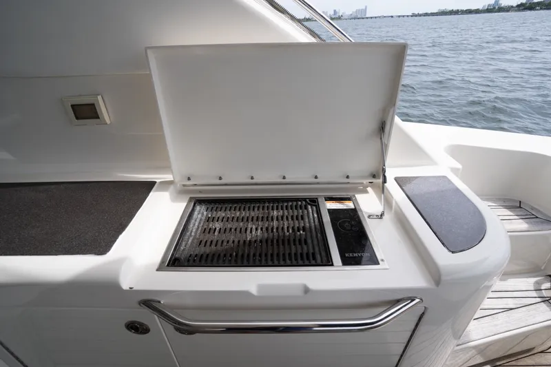 Slide: The Image of Outdoor grill on 2016 Sea Ray Sundancer 540 yacht, overlooking water. - 35
