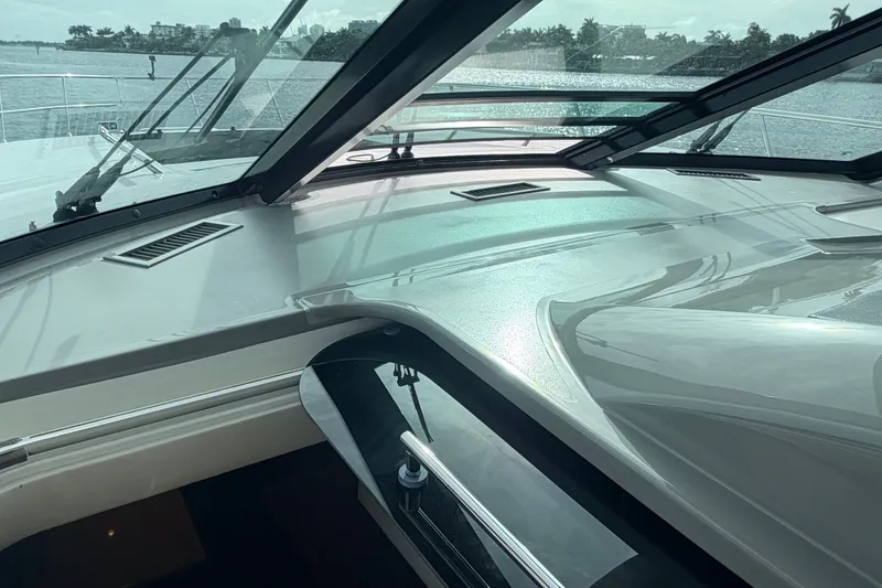 Slide: The Image of 2016 Sea Ray Sundancer 540 yacht helm with panoramic windshield view. - 18