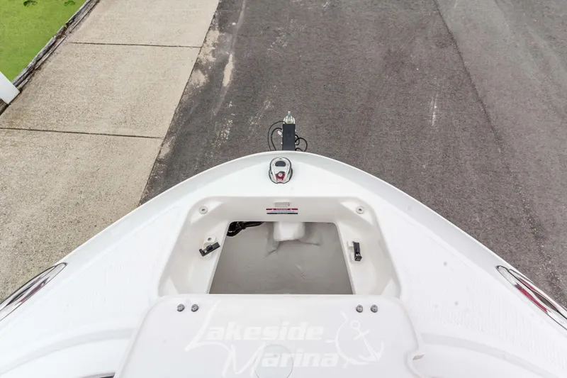 Slide: The Image of Bow view of 2025 Chaparral 21 SSi boat at Lakeside Marina. - 37