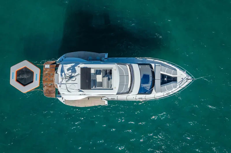 Slide: The Image of Galeon 500 Fly 2021 - 64