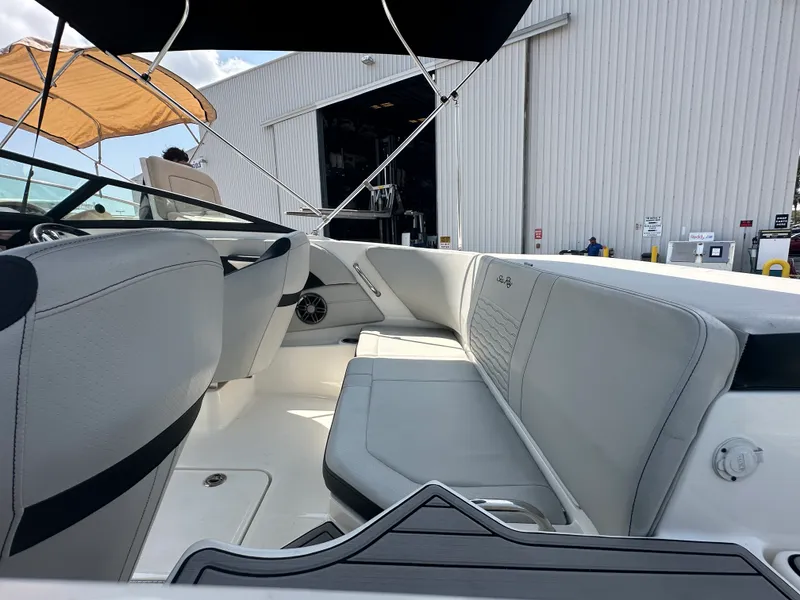 Slide: The Image of Sea Ray 19 SPX OB 2022 - 22