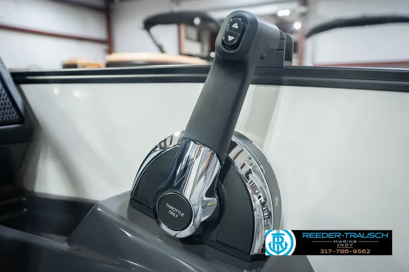 Slide: The Image of Throttle control lever of a 2027 Bennington 22 MSB boat in a showroom. - 46