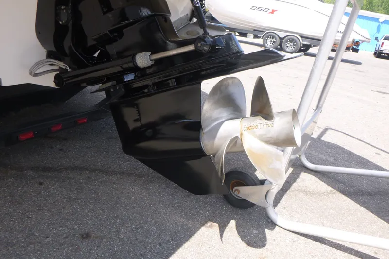 Slide: The Image of Propeller of a 2002 Sea Ray Sundancer 260 boat on a trailer. - 20