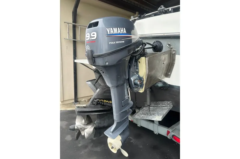 Slide: The Image of Outboard motor on 1999 Orca 24 boat, featuring Yamaha 9.9 four-stroke engine. - 6