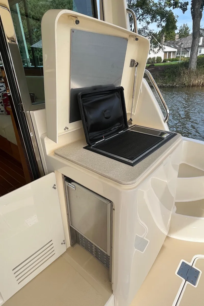 Slide: The Image of Cockpit Grill and Icemaker - 4
