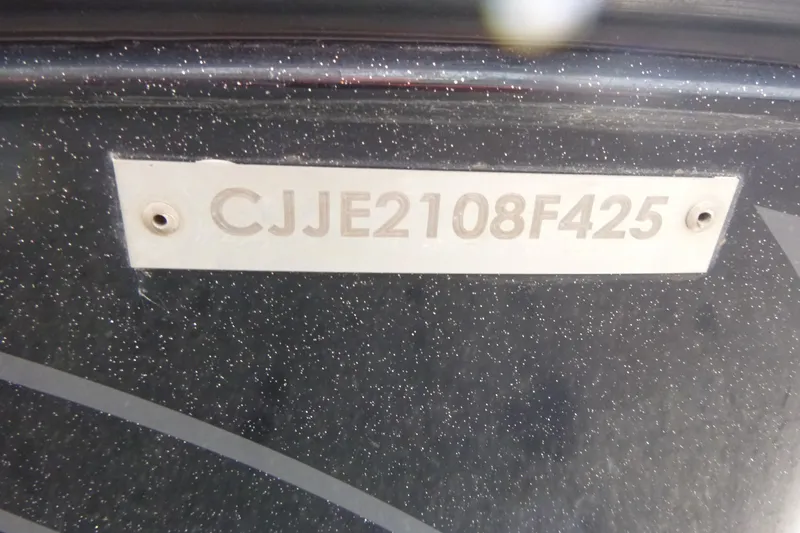 Slide: The Image of Phoenix 920 Elite 2025 model identification plate with serial number CJJE2108F425. - 20