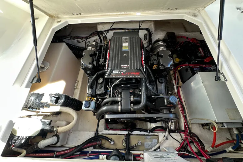 Slide: The Image of Engine compartment of a 2000 Wellcraft 2600 Martinique boat, featuring a 5.7L engine. - 18