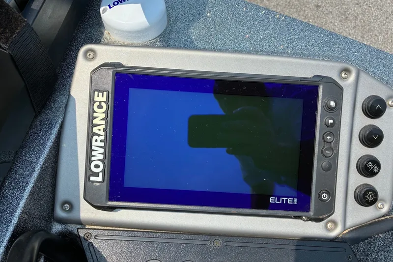 Slide: The Image of Lowrance Elite fish finder on 2020 Ranger Z185 boat dashboard. - 17