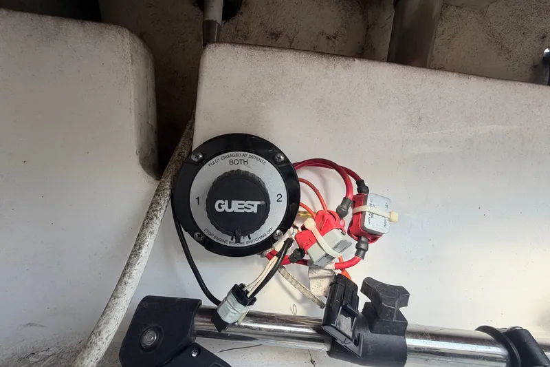 Slide: The Image of Battery switch and wiring on a 2019 Hurricane SunDeck 2400 OB boat. - 70