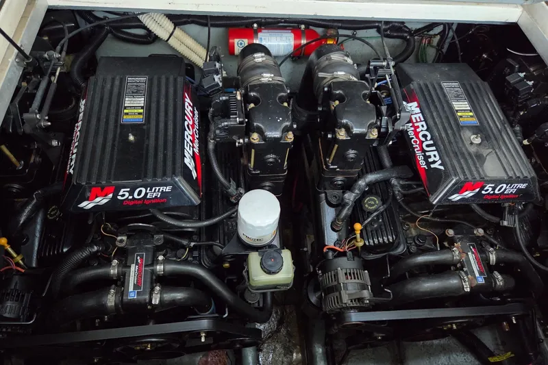 Slide: The Image of Twin Mercury MerCruiser 5.0L EFI engines in a 2000 Sea Ray 290 Sundancer boat. - 15