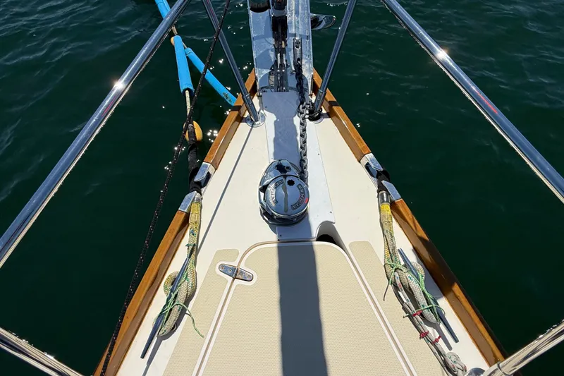 Slide: The Image of Bow of 2009 Sabre 386 sailboat with anchor chain and ropes on deck. - 63