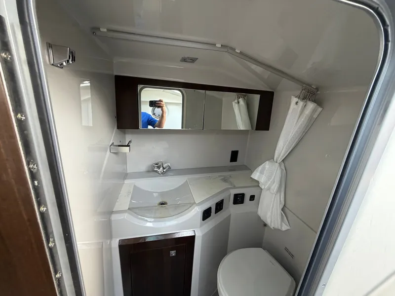 Slide: The Image of Cruisers 338 CX South Beach Bow Rider 2022 - 16