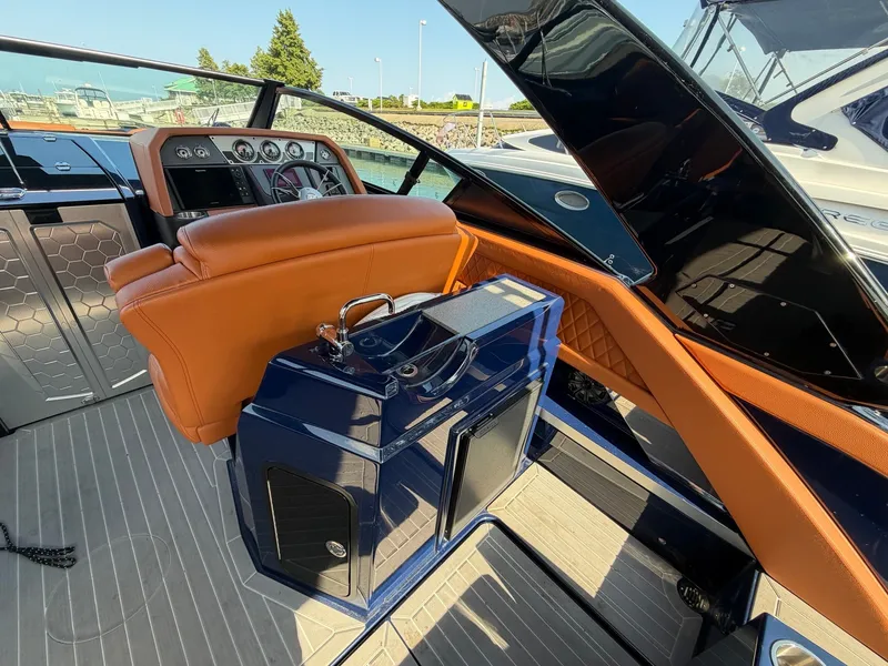 Slide: The Image of Cruisers 338 CX South Beach Bow Rider 2022 - 5