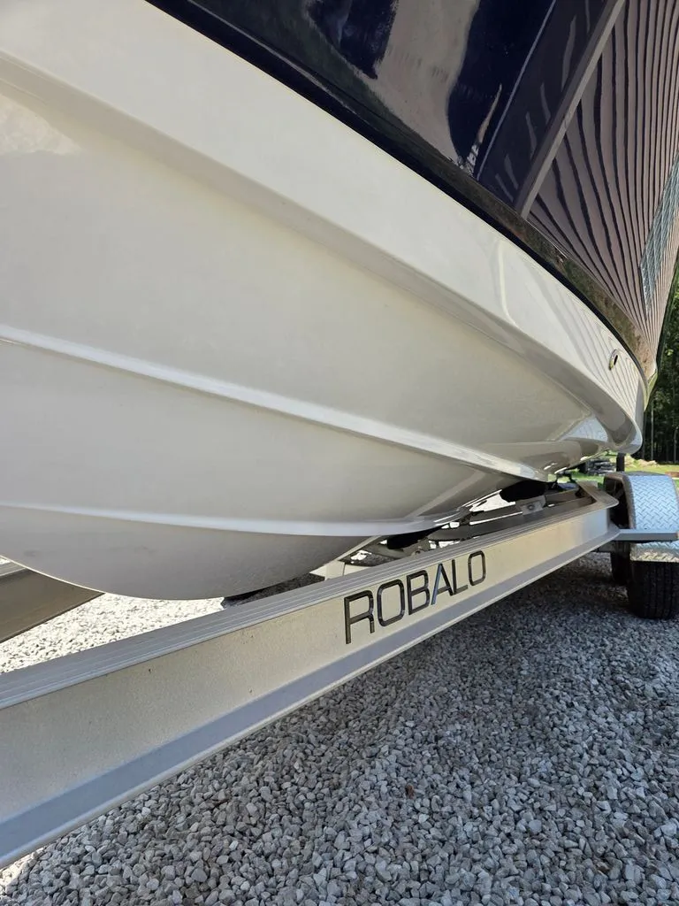 Slide: The Image of Robalo R202 Explorer 2023 - 51