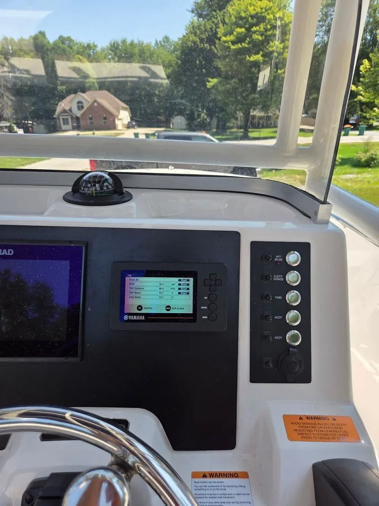 Slide: The Image of Robalo R202 Explorer 2023 - 21