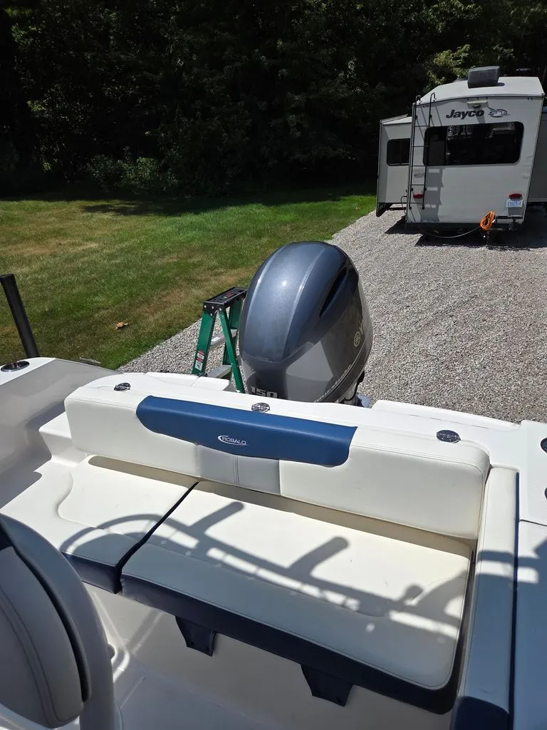 Slide: The Image of Robalo R202 Explorer 2023 - 34