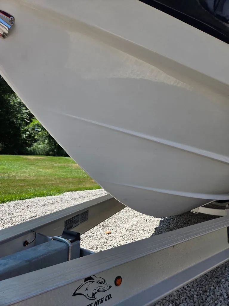 Slide: The Image of Robalo R202 Explorer 2023 - 50