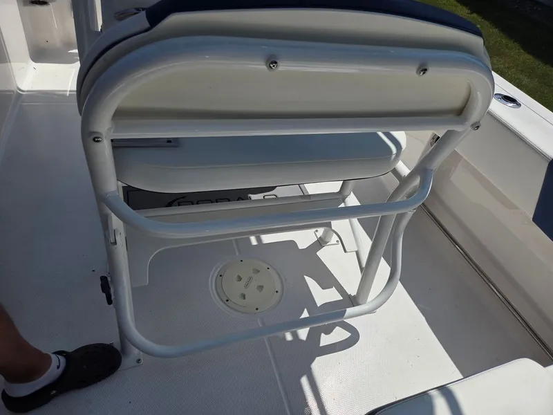 Slide: The Image of Robalo R202 Explorer 2023 - 22