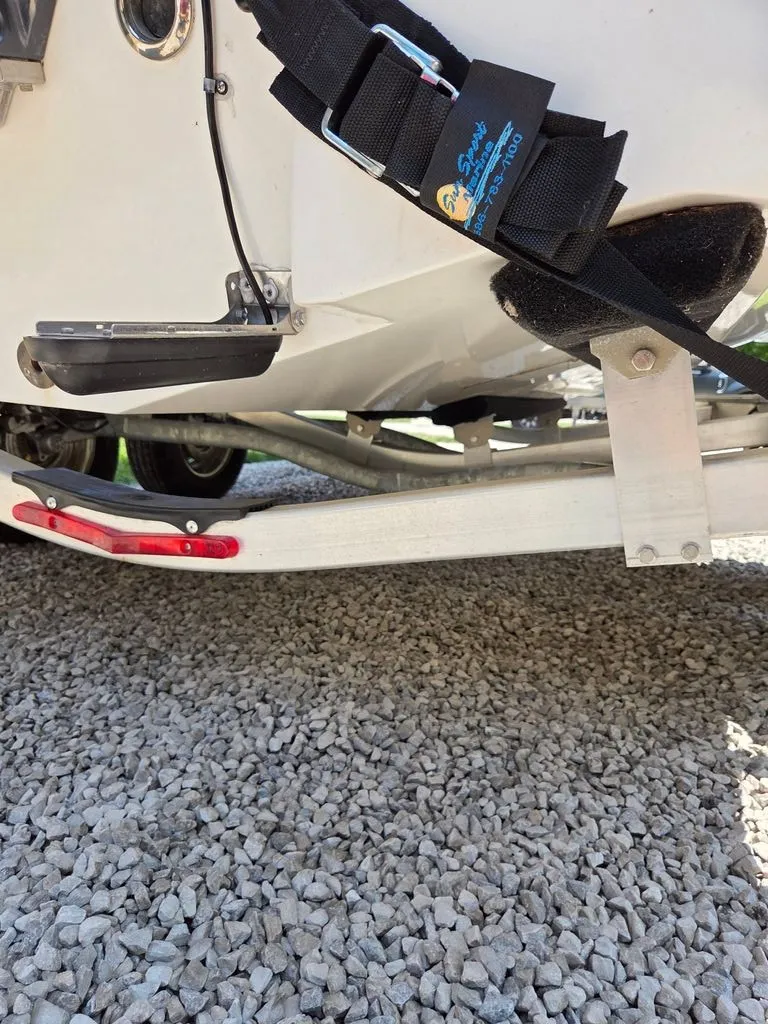 Slide: The Image of Robalo R202 Explorer 2023 - 54