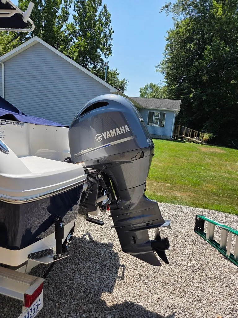 Slide: The Image of Robalo R202 Explorer 2023 - 36