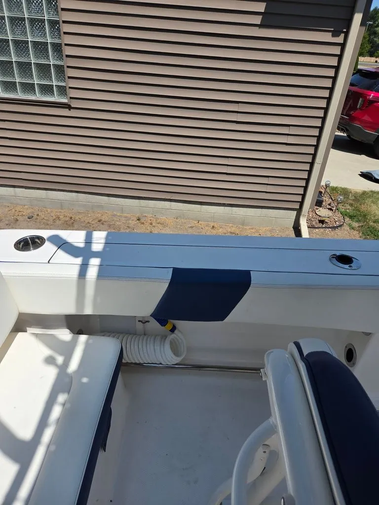 Slide: The Image of Robalo R202 Explorer 2023 - 33