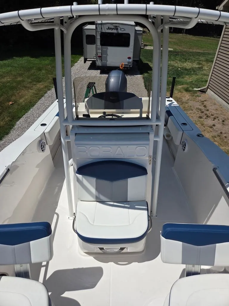 Slide: The Image of Robalo R202 Explorer 2023 - 14