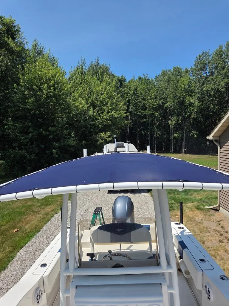 Slide: The Image of Robalo R202 Explorer 2023 - 37