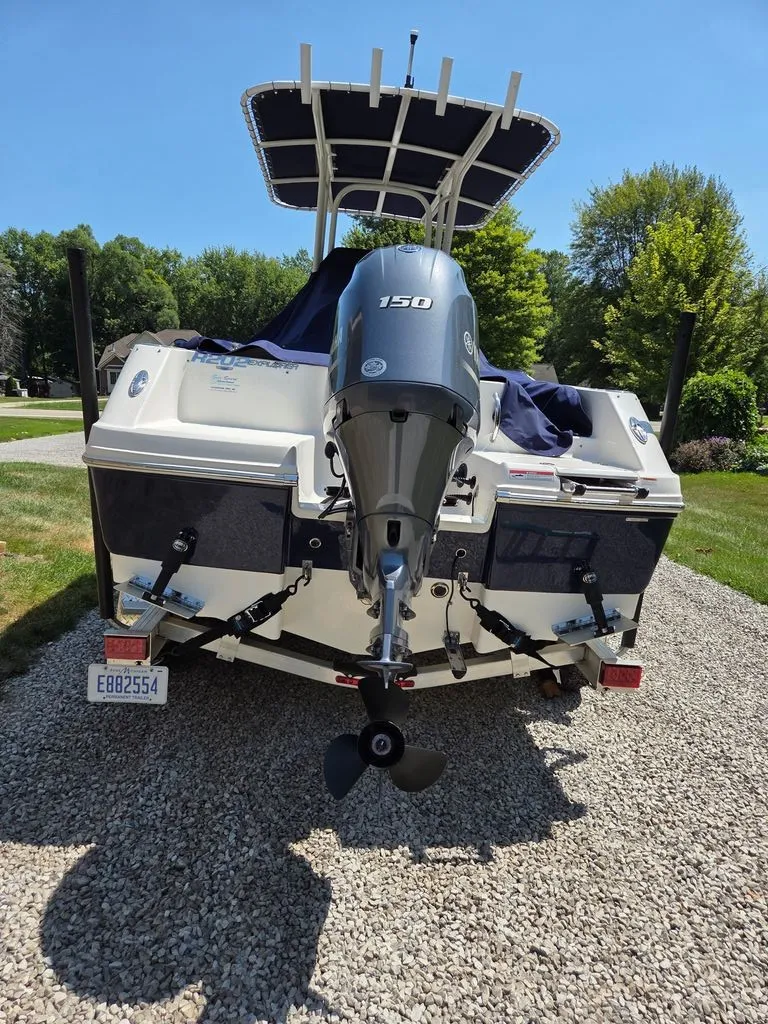 Slide: The Image of Robalo R202 Explorer 2023 - 38