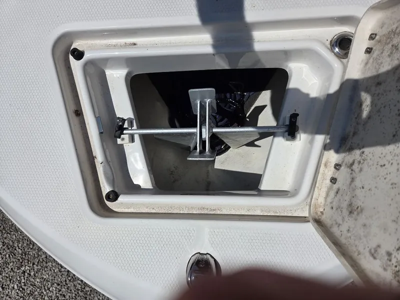 Slide: The Image of Robalo R202 Explorer 2023 - 29