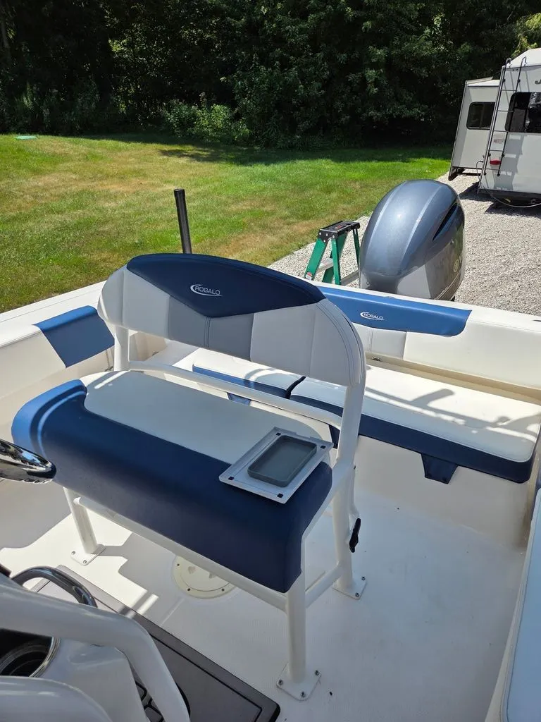 Slide: The Image of Robalo R202 Explorer 2023 - 31