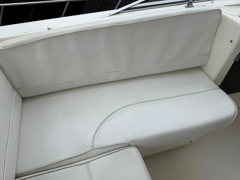 Slide: The Image of White seating on a 2003 Meridian 490 Pilothouse boat. - 43