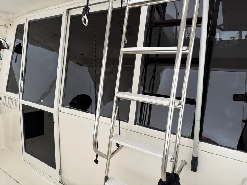 Slide: The Image of Meridian 490 Pilothouse 2003 - 85
