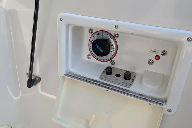 Slide: The Image of Control panel of a 2002 Regal 2450 LSC boat with battery switch. - 45