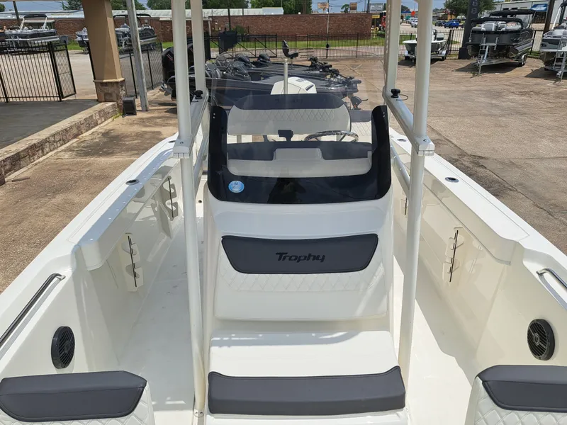 Slide: The Image of Bayliner Trophy T22CC 2026 - 16