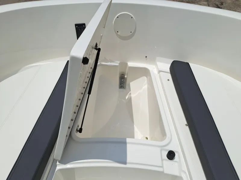 Slide: The Image of Bayliner Trophy T22CC 2026 - 14