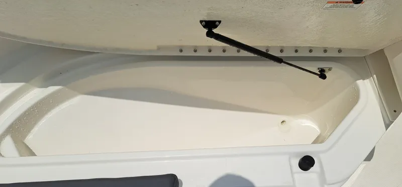 Slide: The Image of Bayliner Trophy T22CC 2026 - 15