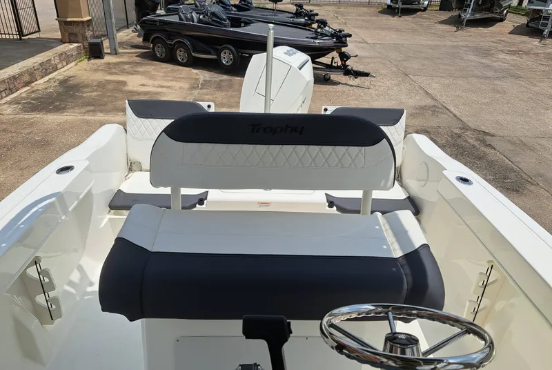 Slide: The Image of Bayliner Trophy T22CC 2026 - 18