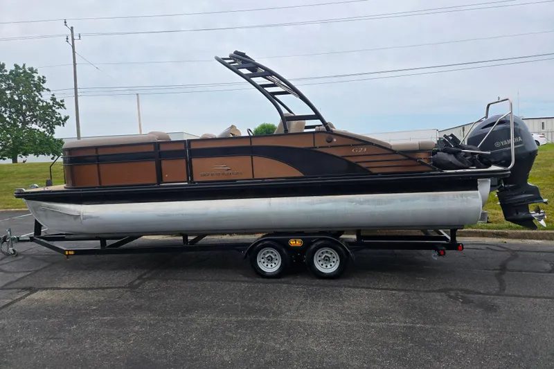 Slide: The Image of 2017 Bennington G 23 GSBA pontoon boat on trailer, side view. - 4