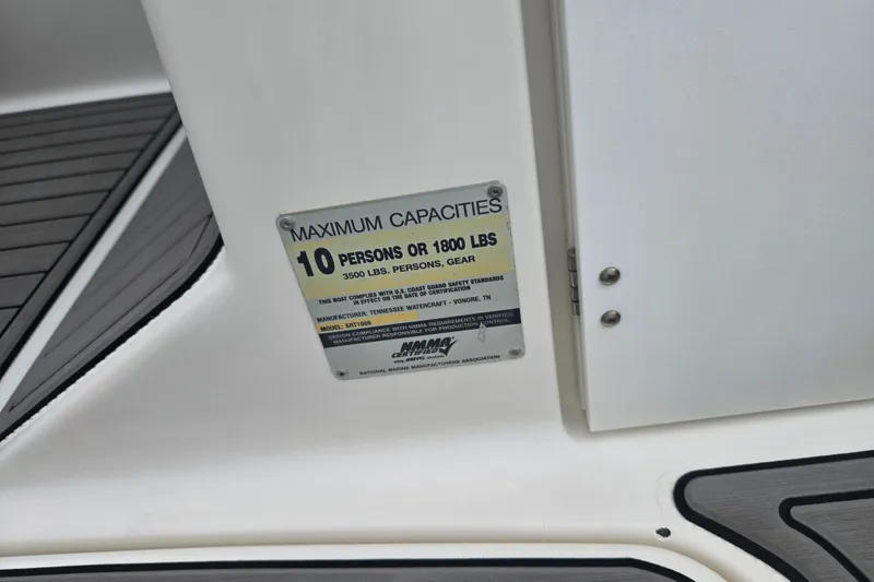 Slide: The Image of Capacity label on 2005 Yamaha Boats SX230, max 10 persons or 1800 lbs. - 13