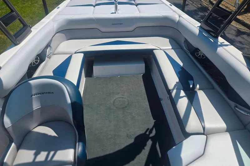 Slide: The Image of Interior of a 2012 Moomba Mojo 2.5 boat with white and blue seating. - 20