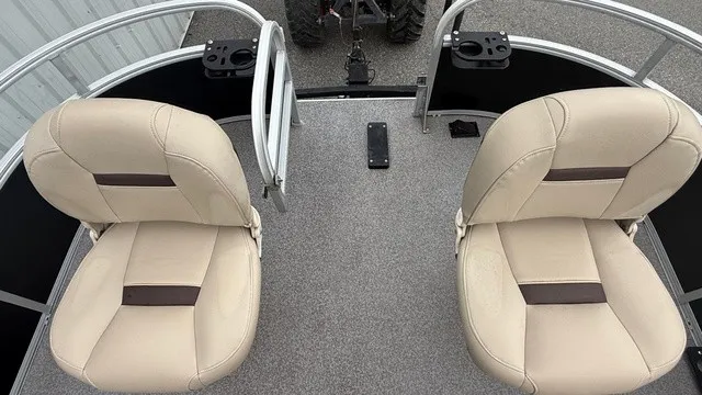 Slide: The Image of Sun Tracker Bass Buggy 18 DLX 2019 - 16