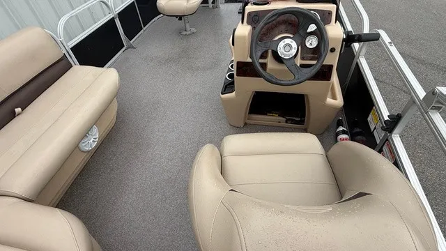 Slide: The Image of Sun Tracker Bass Buggy 18 DLX 2019 - 14