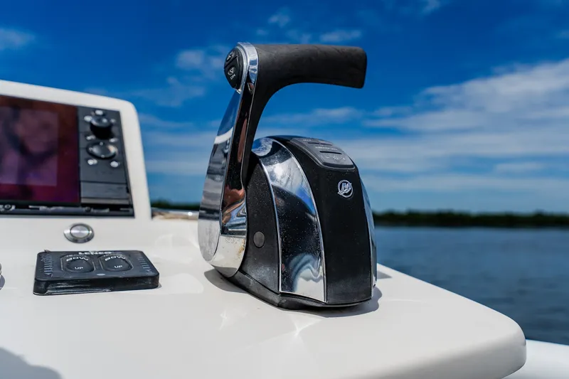 Slide: The Image of Throttle control on 2018 Dorado 25 SE boat, with navigation equipment, under clear blue sky. - 49