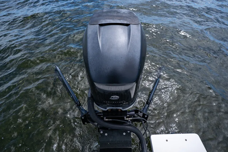 Slide: The Image of Outboard motor on 2018 Dorado 25 SE boat in water. - 72