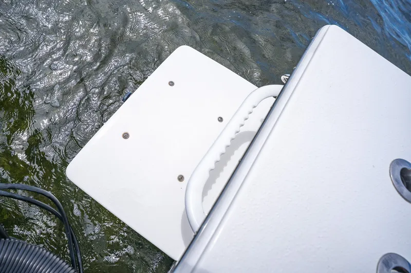 Slide: The Image of 2018 Dorado 25 SE boat platform on water surface. - 75