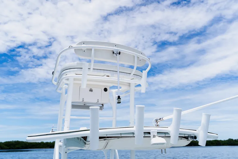 Slide: The Image of 2018 Dorado 25 SE boat tower against a vibrant blue sky. - 51